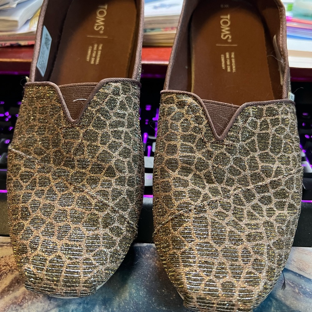 Leopard print womens Toms size 9